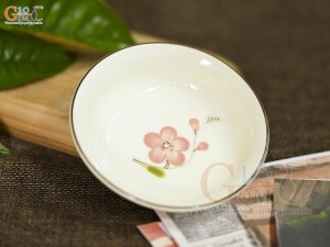 Đĩa muối men kem vẽ hoa Đào hồng