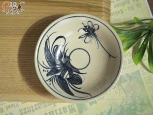 Đĩa muối men rạn cổ họa tiết chuồn khoai