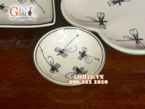 Đĩa muối men xanh khắc hoa