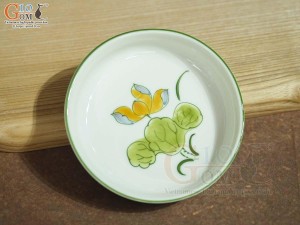 Đĩa muối tròn men kem vẽ hoa Sen vàng