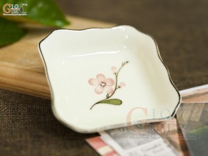 Đĩa muối vuông lượn men kem vẽ hoa Đào hồng