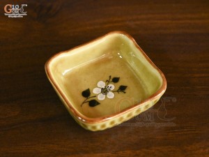 Đĩa muối vuông men hoàng thổ vẽ hoa