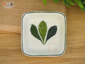 Đĩa muối vuông men kem vẽ Ngò gai