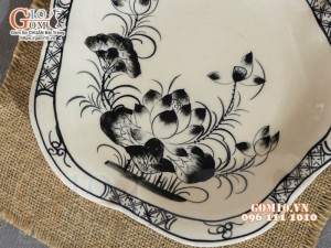 Đĩa hoa đào men chàm cổ họa tiết Sen đen, 23cm