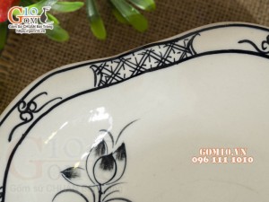 Đĩa hoa đào men chàm cổ họa tiết Sen đen, 23cm