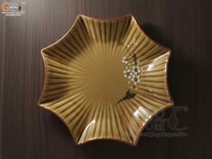 Đĩa sao men hoàng thổ vẽ hoa Đào, cạnh 24cm