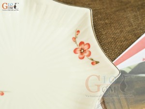 Đĩa sao men kem vẽ hoa Đào đỏ, 24cm