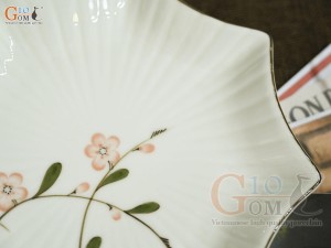 Đĩa sao men kem vẽ hoa Đào hồng, 24cm