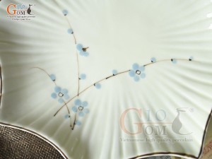 Đĩa sao men kem vẽ hoa Đào xanh, 26cm