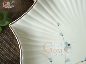 Đĩa sao men kem vẽ hoa Đào xanh, 26cm