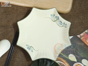 Đĩa sao men kem vẽ hoa Sen xanh, 24cm