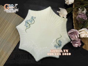 Đĩa sao men kem vẽ hoa Sen xanh, 26cm