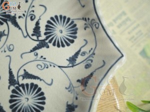 Đĩa sao men rạn họa tiết hoa cúc, 26cm