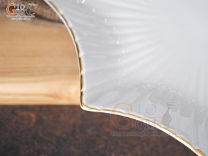 Đĩa sao men trắng hoa Sen kẻ viền vàng 24k, 24cm