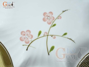 Đĩa sao men trắng vẽ hoa Đào hồng, 26cm