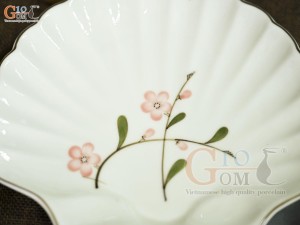 Đĩa sò men kem vẽ hoa Đào hồng, 23x20cm