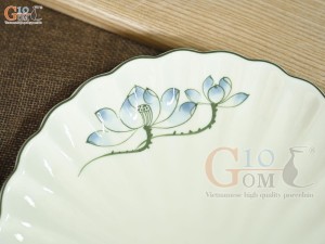 Đĩa sò men kem vẽ hoa Sen xanh, 23x20cm