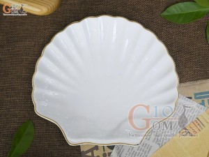 Đĩa sò men trắng kẻ chỉ vàng kim, kích thước 20x18cm