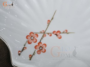 Đĩa sò men trắng vẽ hoa Đào đỏ, 23x20cm