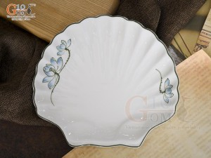 Đĩa sò men trắng vẽ hoa Sen xanh, 20x18cm