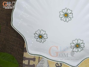 Đĩa sò men trắng vẽ ngàn hoa, 23x20cm