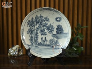 Đĩa sứ trang trí men rạn họa tiết hồ Hoàn Kiếm, đường kính 30cm