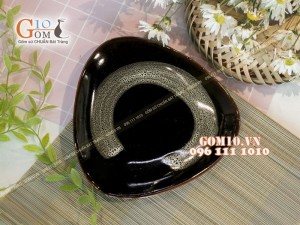 Đĩa tam giác men hỏa biến gấm quẹt màu mật ong 28cm