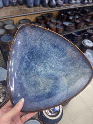 Đĩa tam giác men hoả biến thiên hà, 24cm