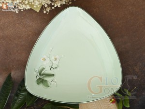 Đĩa tam giác men ngọc vẽ hoa Bưởi trắng, 24cm