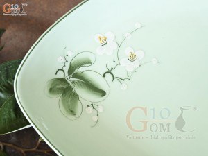 Đĩa tam giác men ngọc vẽ hoa Bưởi trắng, 24cm