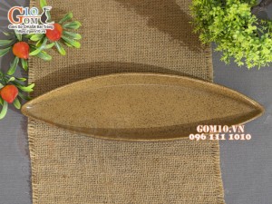Đĩa thuyền nhọn gốm vàng, 33x9cm