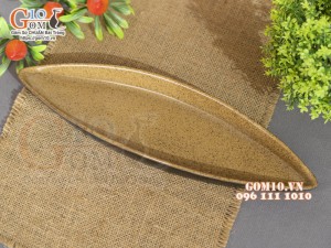 Đĩa thuyền nhọn gốm vàng, 33x9cm