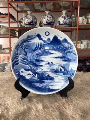 Đĩa trang trí cảnh sơn thủy men lam cổ, đường kính 22cm