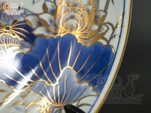 Đĩa trang trí men lam vẽ Song Ngư vẽ vàng 24k in logo VTV8, đường kính 35cm