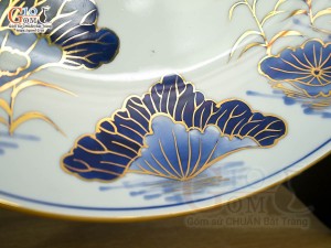 Đĩa trang trí men lam vẽ Song Ngư vẽ vàng 24k in logo VTV8, đường kính 35cm