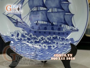 Đĩa trang trí men lam vẽ Thuận Buồm Xuôi Gió, đường kính 35cm