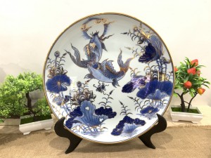 Đĩa trang trí men lam vẽ vàng, cảnh Lý Ngư Vọng Nguyệt, 35cm