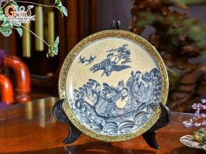 Đĩa trang trí men rạn bọc đồng vẽ Bát Tiên Quá Hải, đường kính 26cm
