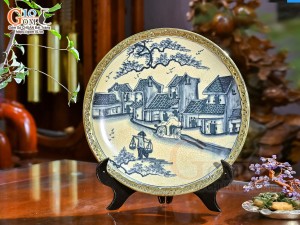 Đĩa trang trí men rạn bọc đồng vẽ Phố cổ, đường kính 30cm