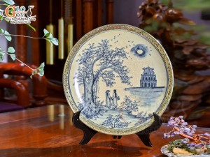 Đĩa trang trí men rạn bọc đồng vẽ Tháp Rùa, đường kính 35cm