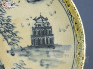 Đĩa trang trí men rạn bọc đồng vẽ Tháp Rùa in logo VTV, đường kính 26cm