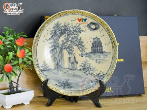 Đĩa trang trí men rạn bọc đồng vẽ Tháp Rùa in logo VTV, đường kính 26cm