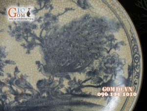 Đĩa trang trí men rạn vẽ Công Đào, đường kính 26cm