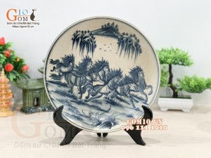 Đĩa trang trí men rạn vẽ Mã Đáo Thành Công, đường kính 26cm