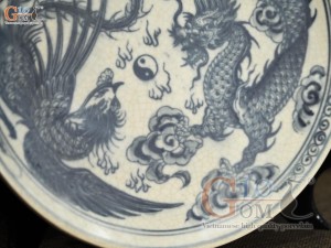 Đĩa trang trí men rạn họa tiệt Long Phụng, đường kính 26cm