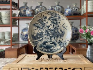 Đĩa trang trí vẽ cảnh Liên Hoa Cát Tường men rạn cổ bọc đồng đường kính 30cm