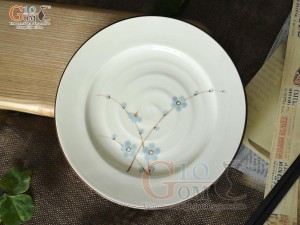 Đĩa tròn lòng phẳng men kem vẽ hoa Đào xanh, đường kính 14cm