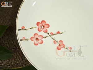 Đĩa tròn men kem vẽ hoa đào đỏ, 16cm