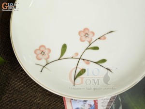 Đĩa tròn men kem vẽ hoa Đào hồng, đường kính 24cm