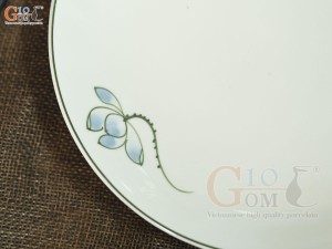 Đĩa tròn men kem vẽ hoa Sen xanh, 20cm